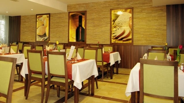 Csaladi Wellness Hotel Gyula Megabon