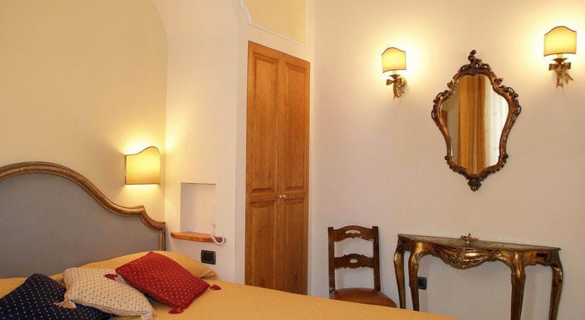 Petit Chateau - Oddih v Toskani in razvajanje v Montecatini Terme, Montecatini Terme, Toskana, Italija - 274 EUR - 3x nočitev v dvoposteljni Standard sobi za 2 osebi, Steklenica toskanskega vina