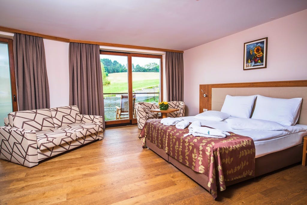 Hotel Bioterme - Mini poletni oddih v edinstvenih termah, Mala Nedelja, Ljutomer, Slovenija - 172 EUR - 1x nočitev v dvoposteljni sobi za 2 osebi, Polpenzion