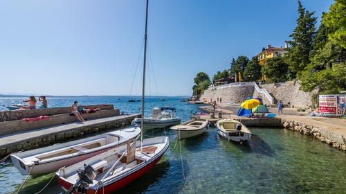 Paviljoni Riviera – Ljeto na crikveničkoj rivijeri, Dramalj, Hrvatska – 4.463 HRK – 7x noćenje u dvokrevetnoj sobi s balkonom ili trokrevetnoj sobi bez balkona u paviljonu hotela Riviera za 2 osobe (1 dijete do 6,99 godina besplatno) , Polupansion