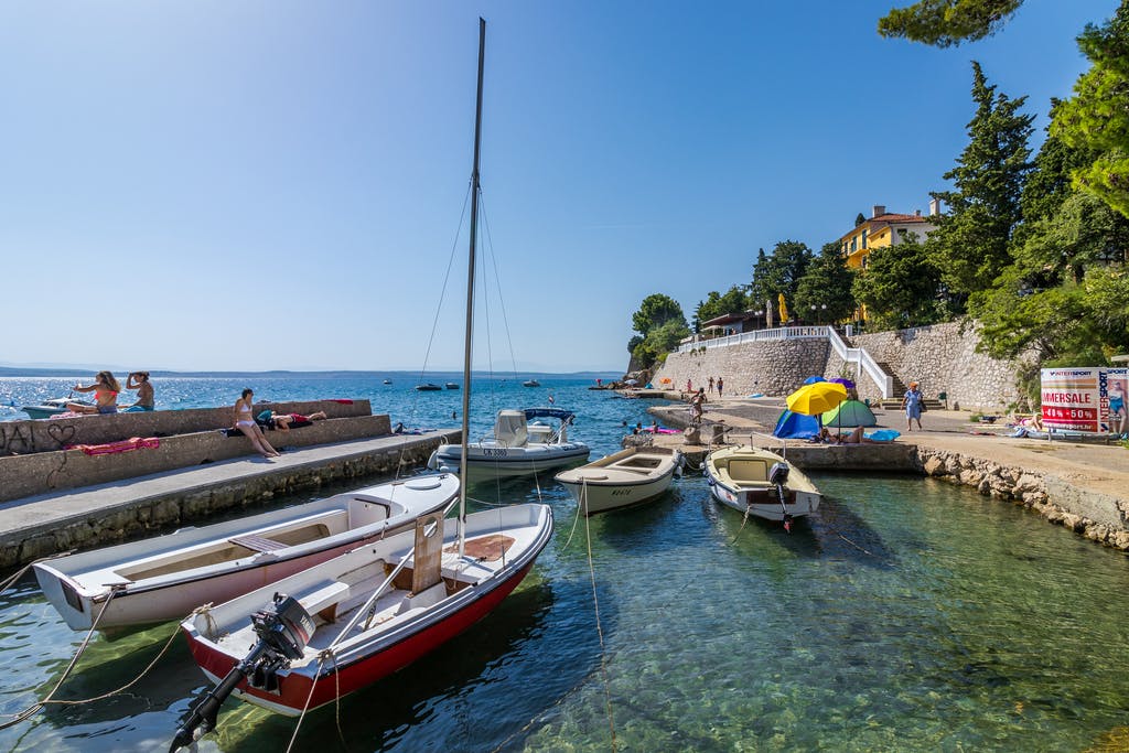 Paviljoni Riviera – Ljeto na crikveničkoj rivijeri, Dramalj, Hrvatska – 4.297 HRK – 7x noćenje u dvokrevetnoj sobi s balkonom ili trokrevetnoj sobi bez balkona u paviljonu hotela Riviera za 2 osobe (1 dijete do 6,99 godina besplatno), 7x polupanison za 2 osobe
