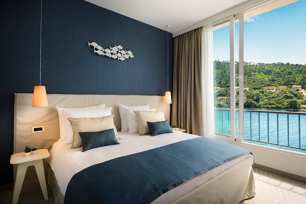 Aminess Lume Hotel - September na Korčuli, Korčula, Hrvaška - 468 EUR - 3x nočitev v Superior dvoposteljni sobi z balkonom morska stran za 2 osebi (1 otrok do 9,99 let brezplačno), Uporaba sladkovodnega zunanjega bazena z omejenim številom ležalnikov in senčnikov