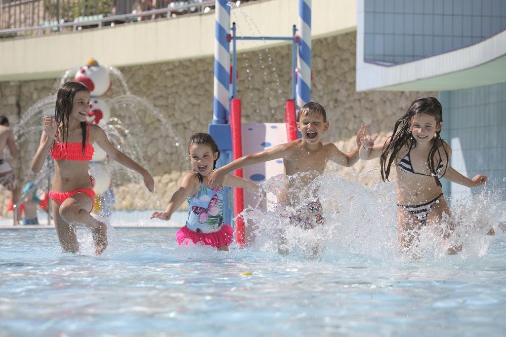 Family Hotel Vespera – All inclusive light odmor – First minute, Mali Lošinj, Hrvatska – 2.614 HRK – 2x noćenje s all inclusive light za 2 osobe (1 dijete do 6,99 godina besplatno), Korištenje vanjskih bazena Family Acqua Fun