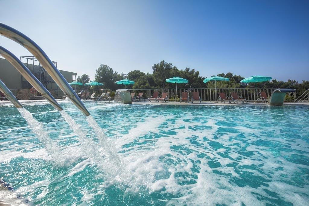 Hotel Aurora Lošinj – Wellness paket, Lošinj, Hrvatska – 2.291 HRK – 2x noćenje s polupansionom u Standard sobi s pogledom na park i balkonom za 2 osobe, Korištenje unutarnjeg bazena s grijanom morskom vodom