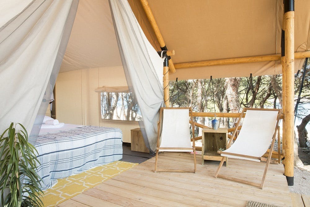 Ljeto na Obonjanu – Forrest Lodge, Obonjan, Dalmacija, Hrvatska – 1.767 HRK – 2x noćenje u Forrest Lodge šatoru s doručkom za 4 osobe, Korištenje bazena