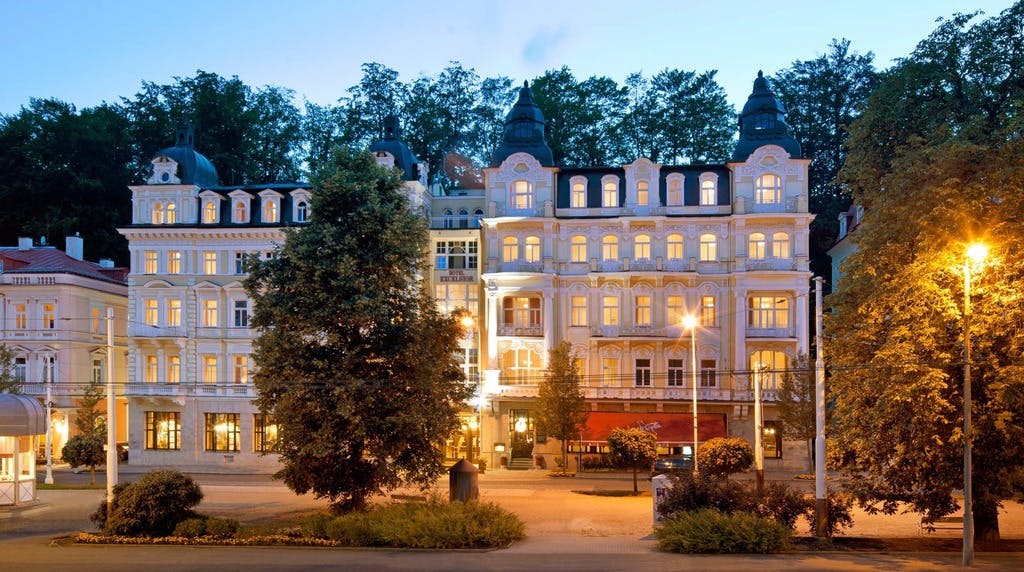 Hotel Excelsior – Spa i Wellnes, Mariánské Lázně, Češka – 3.588 HRK – 5x noćenje u luksuznoj sobi za 2 osobe, 5x polupansion (buffet doručak i večera) za 2 osobe 