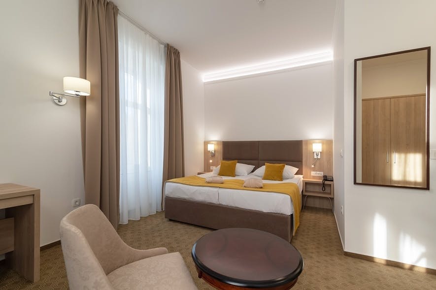 Grand Hotel Rogaška - Poletje v Rogaški Slatini z uporabo bazenov, Rogaška Slatina, Slovenija - 360 EUR - 2x nočitev v dvoposteljni sobi za 2 osebi (1 otrok do 6,99 let brezplačno), Polpenzion