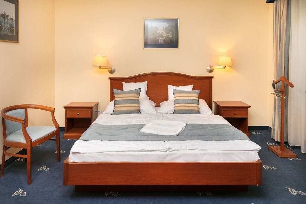 Hotel Kalvaria - Jesenski oddih na Madžarskem z vključenimi vstopnicami za živalski vrt, Győr, Madžarska - 217 EUR - 2x nočitev v objektu s 3 zvezdicami za 2 osebi (1 otrok do 11,99 let brezplačno), Zajtrk