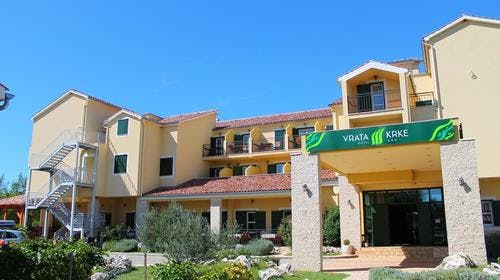 Hotel Vrata Krke – Odmor u netaknutoj prirodi, Lozovac, Hrvatska – 575 HRK – 1x noćenje sa polupansionom u sobi za 2 osobe, Neograničeno korištenje vanjskog bazena i ležaljki