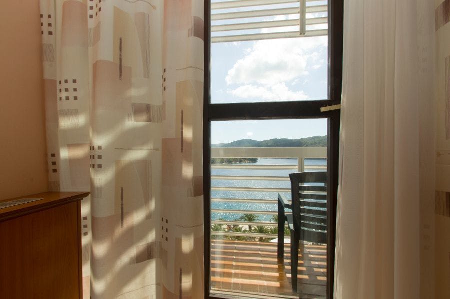 Adria All Inclusive Hotel - Last minute all inclusive oddih na Korčuli , Vela Luka, Hrvaška - 423 EUR - 3x nočitev v sobi s pogledom na park za 2 osebi (1 otrok do 6,99 let brezplačno), All inclusive (zajtrk, kosilo, večerja, pijača ob obrokih, coffee time, izbira pijač v aperitiv baru)