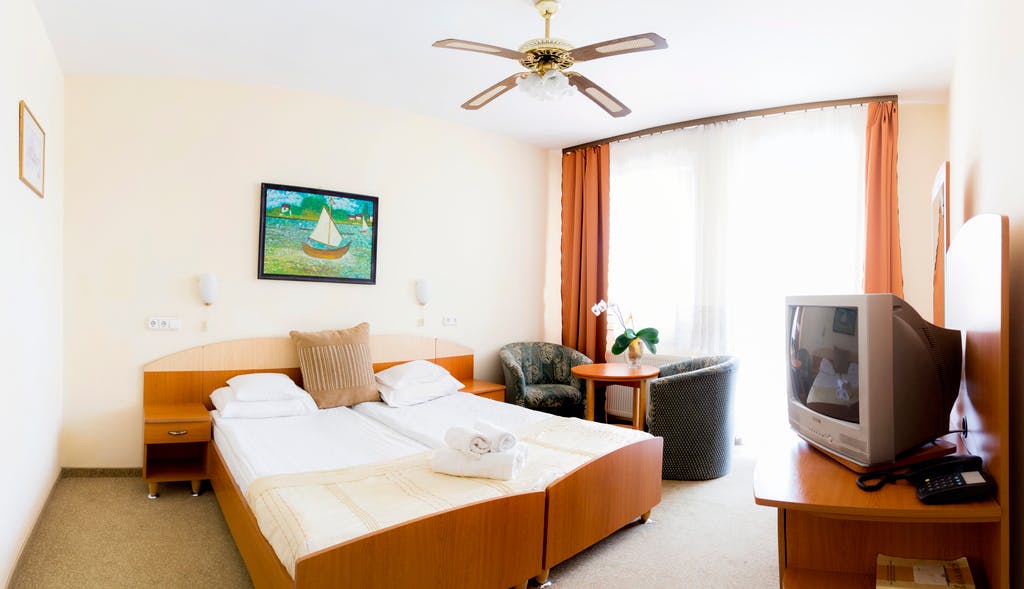 Hotel Venus - Termalni oddih na Madžarskem, Zalakaros, Madžarska - 212 EUR - 2x nočitev v Venus Standard sobi za 2 osebi, Zajtrk