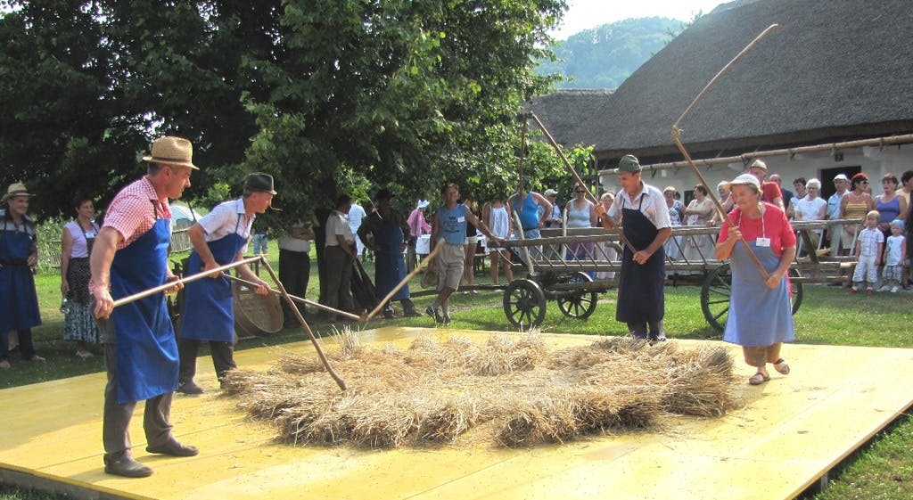 Obiteljski doživljaj – Život u doba plemića i seljaka, paket 2 noćenja za 2 odrasle osobe i 2 djece, Rogatec, Slovenija – 1.232 HRK – 2x noćenje u obiteljskoj sobi za 2 odrasle osobe (2 djece do 15 godina boravi besplatno), 1x obiteljski doručak u smještaju