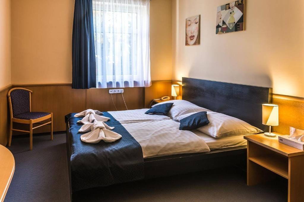 Jagello Business Hotel - Odlična lokacija v bližini kongresnega centra, Budimpešta, Madžarska - 206 EUR - 4x nočitev v Standard dvoposteljni sobi za 2 osebi, Zajtrk