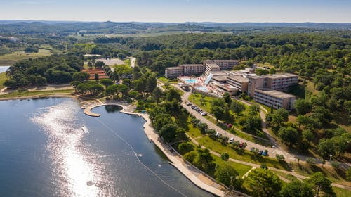 Molindrio Plava Laguna – Vrhunsko proljetno opuštanje u Poreču, Poreč, Istra, Hrvatska – 1.325 HRK – 2x noćenje u dvokrevetnoj sobi s balkonom na morskoj strani za 2 osobe (1 dijete do 11,99 godina besplatno), 2x polupansion za 2 osobe