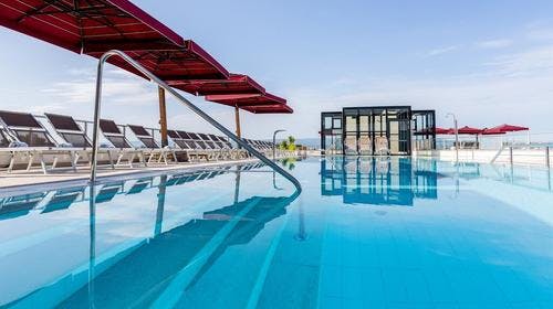 Hotel Plaža Duće – Prvosvibanjsko opuštanje, Omiš, Dalmacija, Hrvatska – 2.599 HRK – 3x noćenje u dvokrevetnoj Superior sobi za 2 osobe (1 dijete do 12 godina besplatno), Doručak