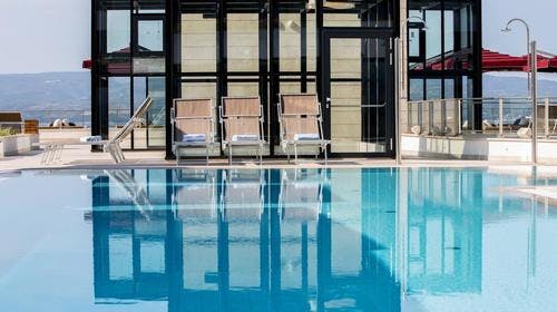 Hotel Plaža Duće – Prvosvibanjsko opuštanje, Omiš, Dalmacija, Hrvatska – 1.759 HRK – 2x noćenje u dvokrevetnoj Superior sobi za 2 osobe (1 dijete do 12 godina besplatno), Doručak