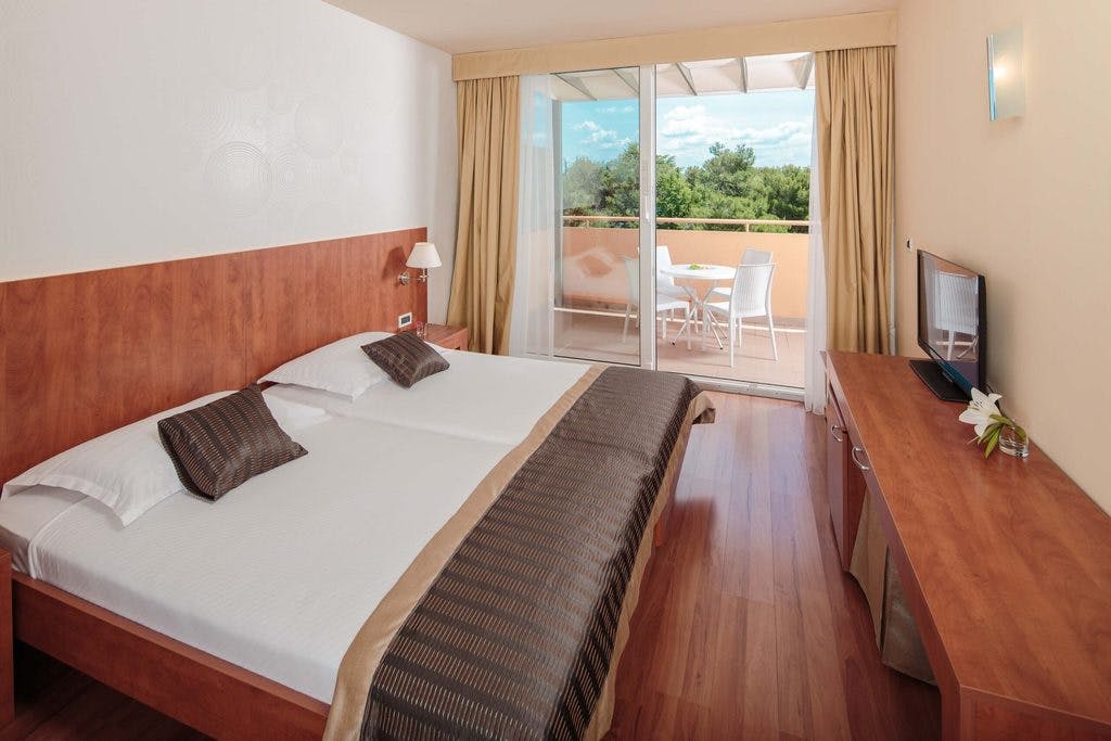 Hotel Umag Plava Laguna - Last minute poletje ob obali, Umag, Hrvaška - 685 EUR - 3x nočitev v dvoposteljni Classic sobi z balkonom (pogled park) za 2 osebi, Polpenzion