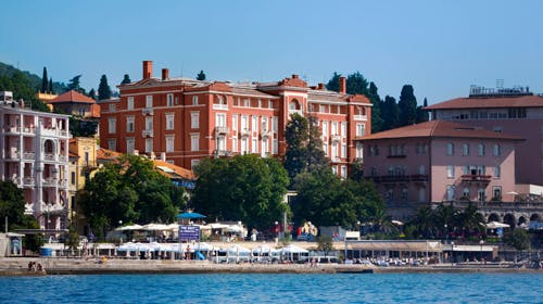 Heritage Hotel Imperial – First minute obiteljsko ljeto, Opatija, Hrvatska – 7.895 HRK – 5x noćenje u dvokrevetnoj Superior sobi s dodatnim ležajem (strana ulica) za 2 osobe (1 dijete do 11,99 godina i 1 dijete do 2,99 godina besplatno), Polupansion (bogati buffet doručak i večera)