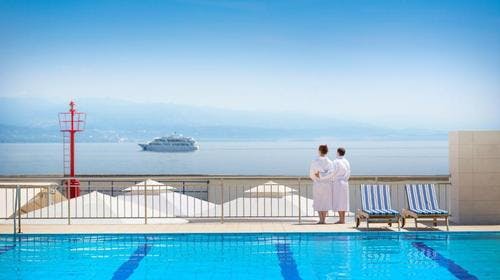 Hotel Admiral – First minute ljeto u Opatiji, Opatija, Hrvatska – 5.769 HRK – 4x noćenje u dvokrevetnoj Superior sobi (morska strana) s balkonom za 2 osobe (1 dijete do 11,99 godina i 1 dijete do 2,99 godina besplatno), Polupansion (bogati buffet doručak i večera)