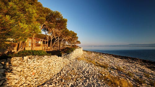Mobilne kućice Bunja Boutique Camping – Odmor na Braču, Supetar, otok Brač, Dalmacija, Hrvatska – 2.353 HRK – 6x noćenje u mobilnim kućicama za do 6 osoba (4 odrasle osobe i 2 djece do 18 godina), Korištenje vanjskog bazena