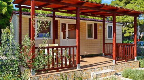 Kamp Rožac – Proljeće i 1. svibanj u Trogiru, Okrug Gornji, Trogir, Dalmacija, Hrvatska – 2.007 HRK – 7x noćenje u mobilnoj kućici Comfort za 4 osobe (1 dijete do 12 godina besplatno), Korištenje posteljnine, ručnika i kuhinjskog pribora