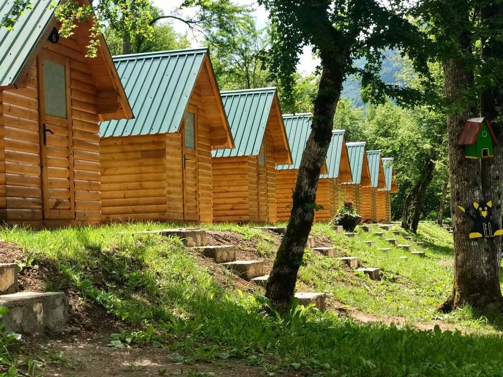 Kamp Highlander - Rafting v kanjonu Tare , Foča, Bosna in Hercegovina - 82 EUR - 2x nočitev v Standard lesenem bungalovu za 1 osebo, Zajtrk