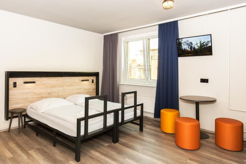 A&O Berlin Hauptbahnhof - Obiščite Berlin, Berlin, Nemčija - 134 EUR - 2x nočitev v dvoposteljni Standard sobi za 2 osebi, Samopostrežni zajtrk