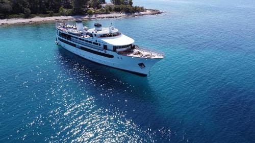 Adriatic Cruise – Rijeka-Vis-Rijeka – Stella Maris, Vis, Dalmacija, Hrvatska – 6.959 HRK – 7x noćenje na ruti Rijeka – Vis – Rijeka za 1 osobu, Smještaj na brodu vrhunske kategorije u kabini s kupaonicom, klimom i LCD televizorom