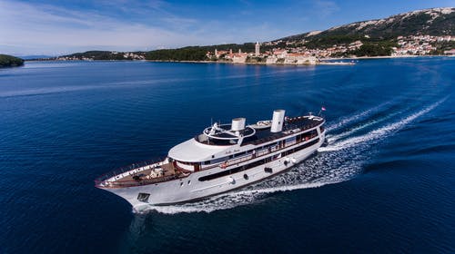 Adriatic Cruise – Rijeka-Vis-Rijeka – Stella Maris, Vis, Dalmacija, Hrvatska – 7.750 HRK – 7x noćenje na ruti Rijeka – Vis – Rijeka za 1 osobu, Smještaj na brodu vrhunske kategorije u kabini s kupaonicom, klimom i LCD televizorom