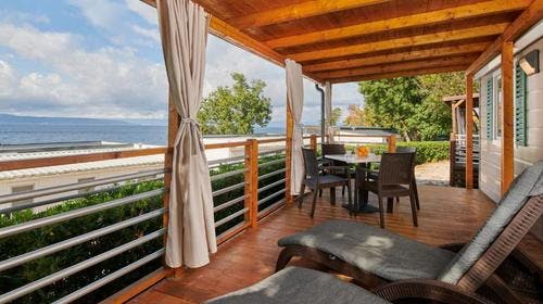 Aminess Atea Camping Resort Njivice – Proljeće na Krku, Njivice, Krk, Hrvatska – 694 HRK – 2x noćenje u mobilnoj kućici za do 6 osoba (4 odrasle osobe i 2 djece do 11,99 godina), Posteljina i ručnici