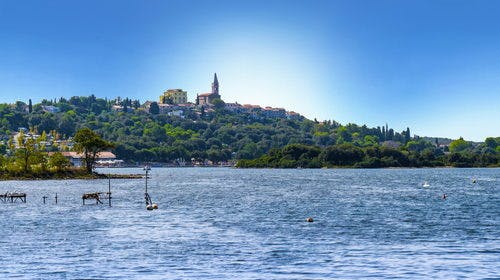 Adriatic Kamp – Mobilne kućice ili glamping šator Camping Valkanela, Vrsar, Istra, Hrvatska – 750 HRK – 2x noćenje u mobilnoj kućici Moda plus (M63D), Moda (M63C) ili Safari šatoru XXL za 6 osoba, Korištenje vanjskih bazena