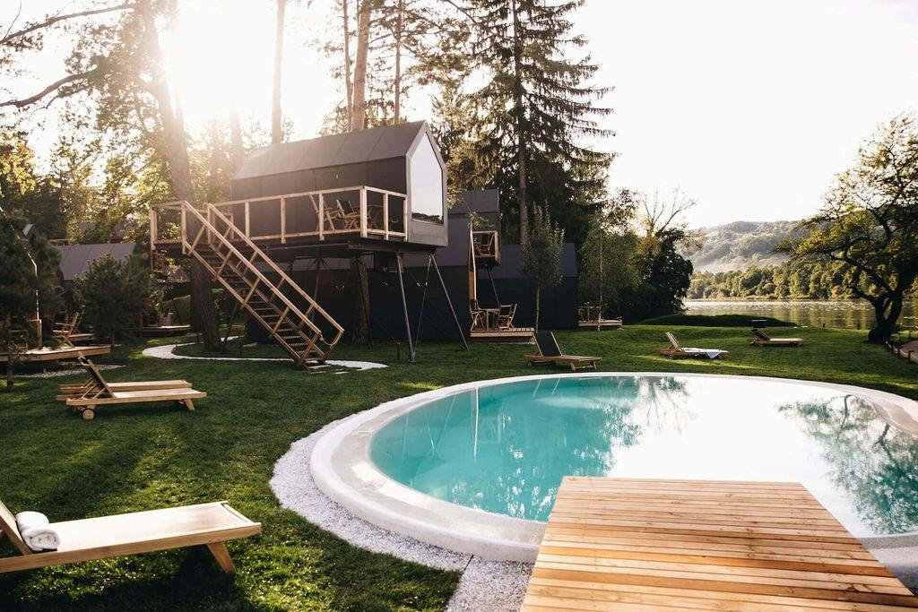 Chocolate Village - Glamping među krošnjama drveća