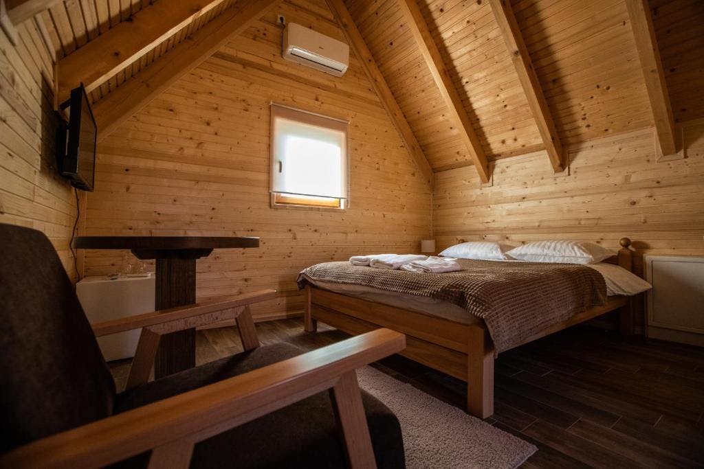Motel Babino Brdo - Oddih v bungalovu, Derventa, Bosna in Hercegovina - 51 EUR - 1x nočitev v bungalovu za 2 osebi, Brezplačen Wi-Fi