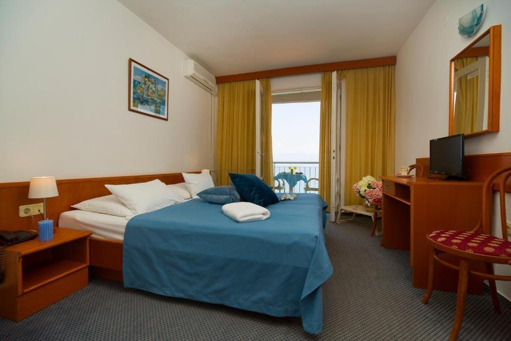 Hotel Faraon - All inclusive konec poletja v Dalmaciji, Trpanj, Hrvaška - 218 EUR - 2x nočitev v dvoposteljni Comfort sobi z balkonom (pogled morje) za 2 osebi (1 otrok do 11,99 let brezplačno), All inclusive z vključeno pijačo ob obrokih