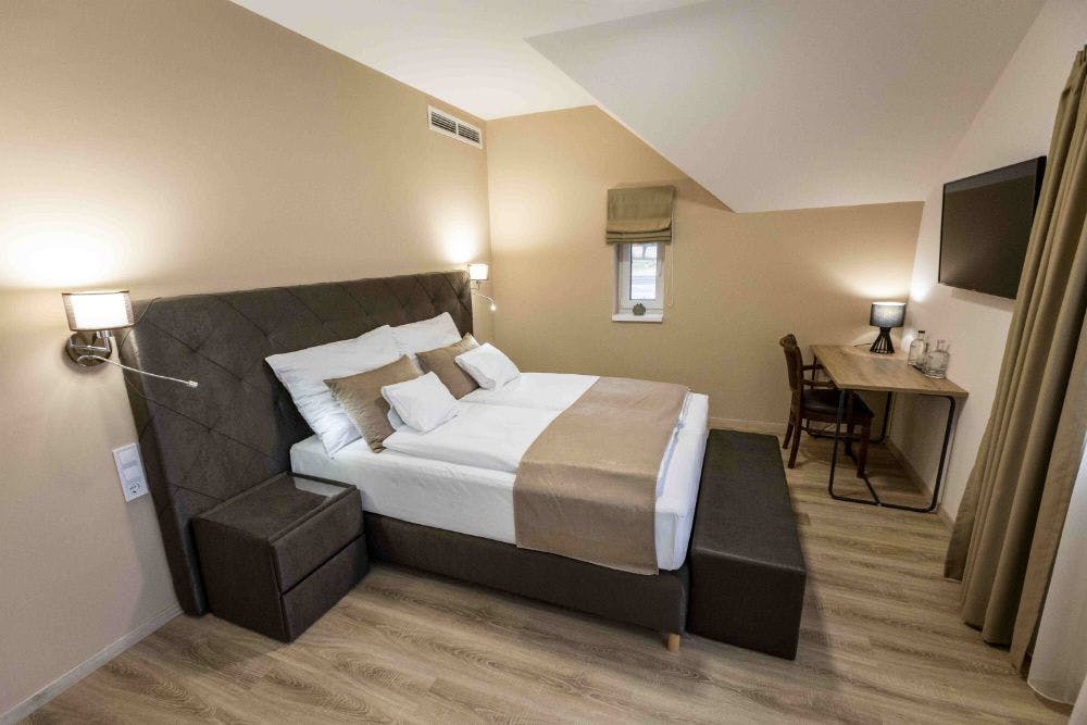 Kistucsok Food and Room, Balatonszemes, Madžarska - 145 EUR - 2x nočitev v dvoposteljni Standard sobi s teraso ali balkonom za 2 osebi, A la carte zajtrk (od 7. do 10. ure)