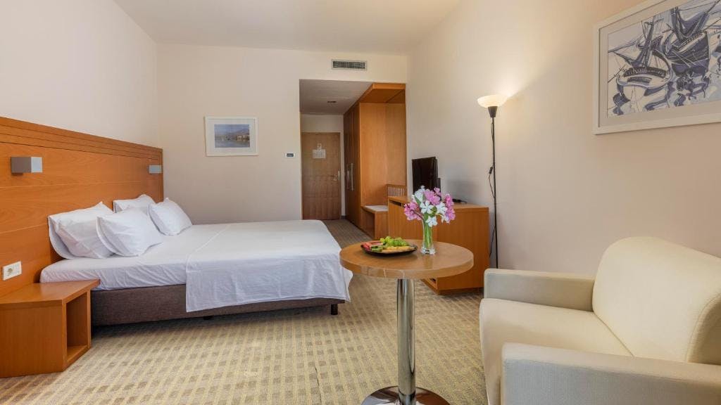 La Luna Island Hotel - Družinski poletni all inclusive oddih na Pagu, Lun, otok Pag, Hrvaška - 812 EUR - 3x nočitev v dvoposteljni Standard sobi z dodatnim ležiščem za 2 osebi (1 otrok do 11,99 let in 2. otrok do 2,99 let brezplačno), All inclusive