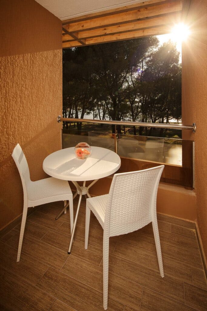 Apartments Stella Plava Laguna - Last minute družinsko poletje v Istri, Umag, Hrvaška - 473 EUR - 3x nočitev v Classic apartmaju 2+1 z balkonom (stran park) za 3 osebe, Uporaba zunanjega bazena z morsko vodo
