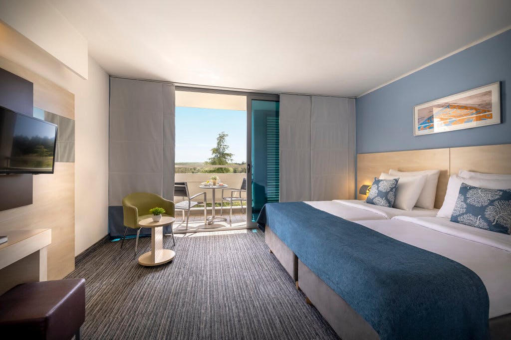 Valamar Diamant Hotel - Poletni oddih za dvoje v Poreču, Poreč, Istra, Hrvaška - 1500 EUR - 5x nočitev v Superior sobi za 2 osebi, Polpenzion z vključenimi brezalkoholnimi negaziranimi pijačami iz avtomata ob obrokih