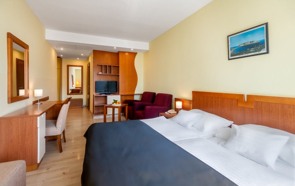 Hunguest Hotel Sun Resort - Oddih v Črni gori, Herceg Novi, Črna gora - 262 EUR - 2x nočitev v dvoposteljni sobi z balkonom za 2 osebi (2 otroka do 12 let brezplačno), Polpenzion (sampostrežni zajtrk in večerja)