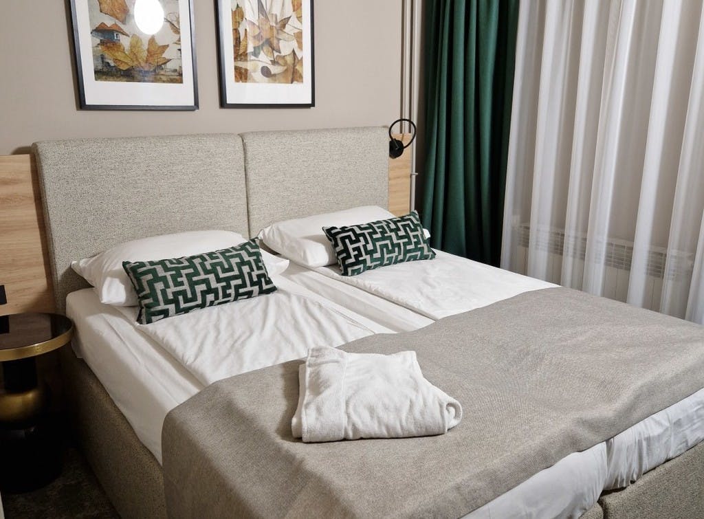 Hotel Terme Jezerčica - All inclusive light vikend oddih - Posebna akcija, Donja Stubica, Hrvaška - 464 EUR - 2x nočitev v Standard plus sobi za 2 osebi (1 otrok do 13,99 let in 1 otrok do 2,99 let brezplačno), All inclusive light in vključena pijača