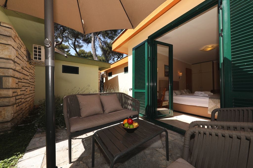 Mediteranska vas San Antonio - Poletje v Dalmaciji v dvoje, Biograd na Moru, Dalmacija, Hrvaška - 482 EUR - 3x nočitev v dvoposteljni sobi s teraso za 2 osebi, Polpenzion