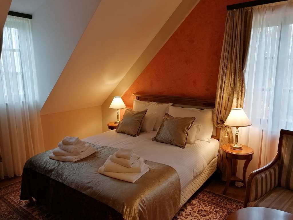 Hotel Dvorac Jurjevec - Poletje v razkošnem stilu Dvorca Jurjevec, Brežane Lekeničke, Hrvaška - 175 EUR - 1x nočitev v dvoposteljni Standard sobi za 2 osebi, Zajtrk
