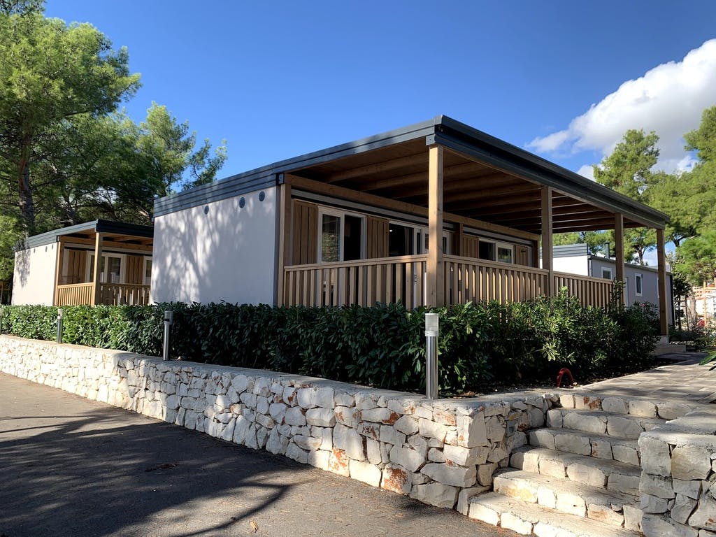 Kamp Rožac - Premium kućica - Pozdrav ljetu u Trogiru