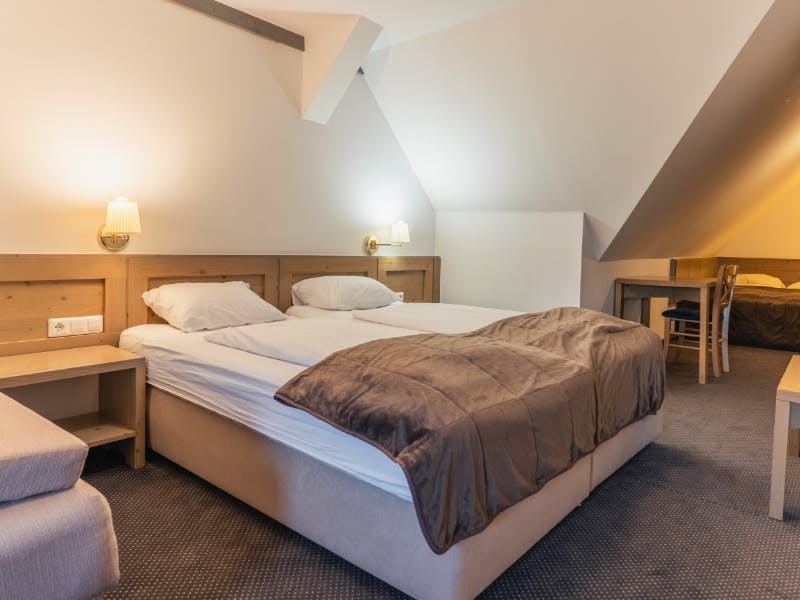 Hotel Krvavec - Gorski oddih na Krvavcu, Cerklje na Gorenjskem, Slovenija - 390 EUR - 3x nočitev v dvoposteljni sobi za 2 osebi, Polpenzion (zajtrk in večerja)