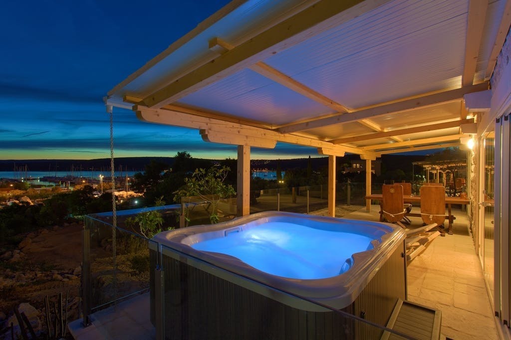 Holiday homes Kanajt - Wellness opuštanje na Krku tijekom tjedna - Holiday Homes Deluxe sa jacuzzijem