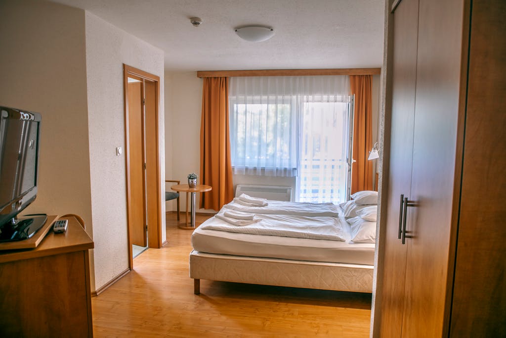 AquaTherm Hotel - Poletni oddih v Zalakarosu, Zalakaros, Madžarska - 190 EUR - 2x nočitev v Standard dvoposteljni sobi za 2 osebi, Samopostrežni zajtrk