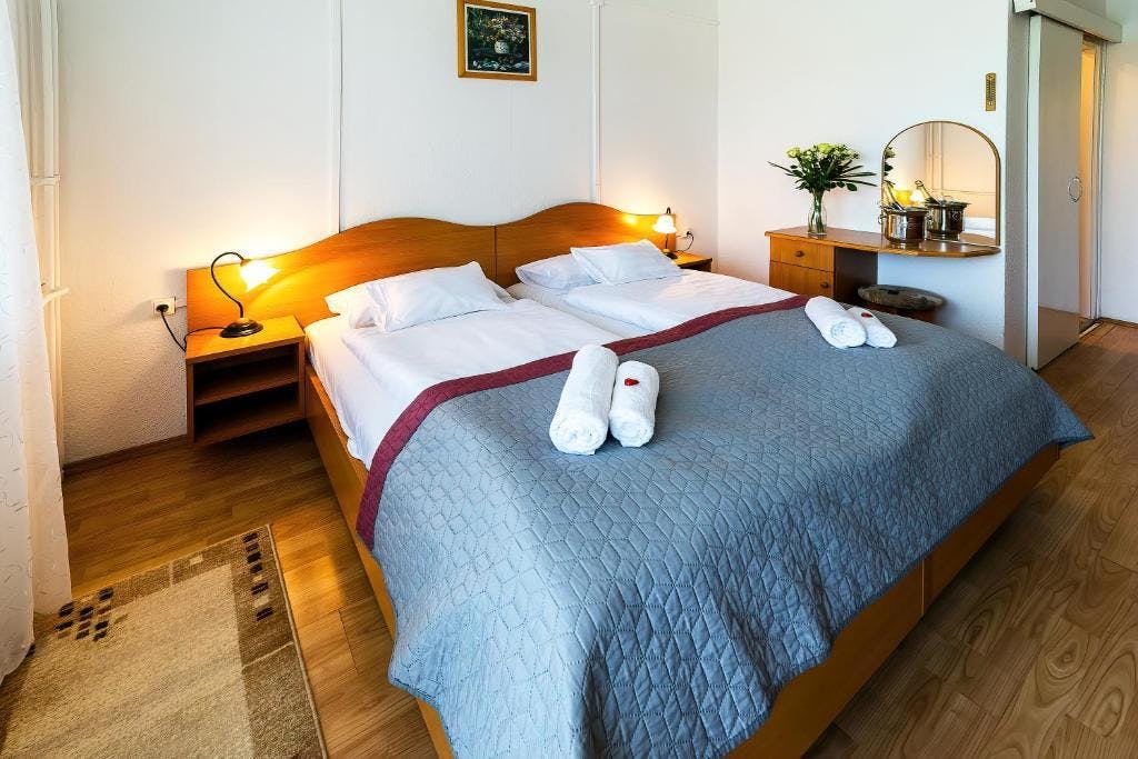 Hotel Napfeny Zalakaros - Wellness oddih, Zalakaros, Madžarska - 209 EUR - 2x nočitev v Standard troposteljni sobi za 2 osebi, Polpenzion (samopostrežni zajtrk in 3-hodna večerja)