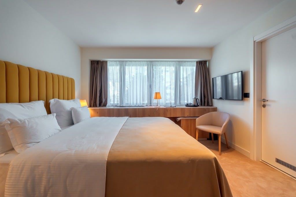 Hotel Agape - Konec poletja v Črni gori - Posebna cena, Bar, Črna gora - 270 EUR - 3x nočitev v dvoposteljni sobi za 2 osebi (1 otrok do 6,99 let brezplačno), Polpenzion (samopostrežni zajtrk in večerja)