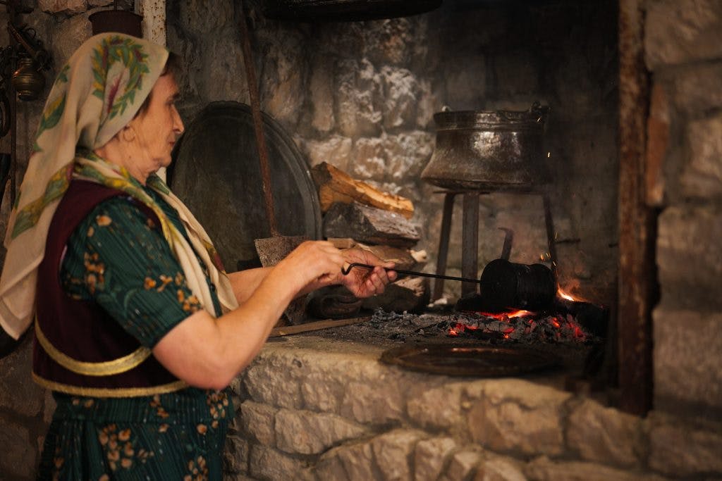 Turistička agencija Halal odmori - Počitniške hiške z ogrevanim bazenom Blagaj, Blagaj, Bosna in Hercegovina - 306 EUR - 2x nočitev v hiši z zasebnim ogrevanim bazenom za do 5 oseb, Uporaba vsebin za otroke