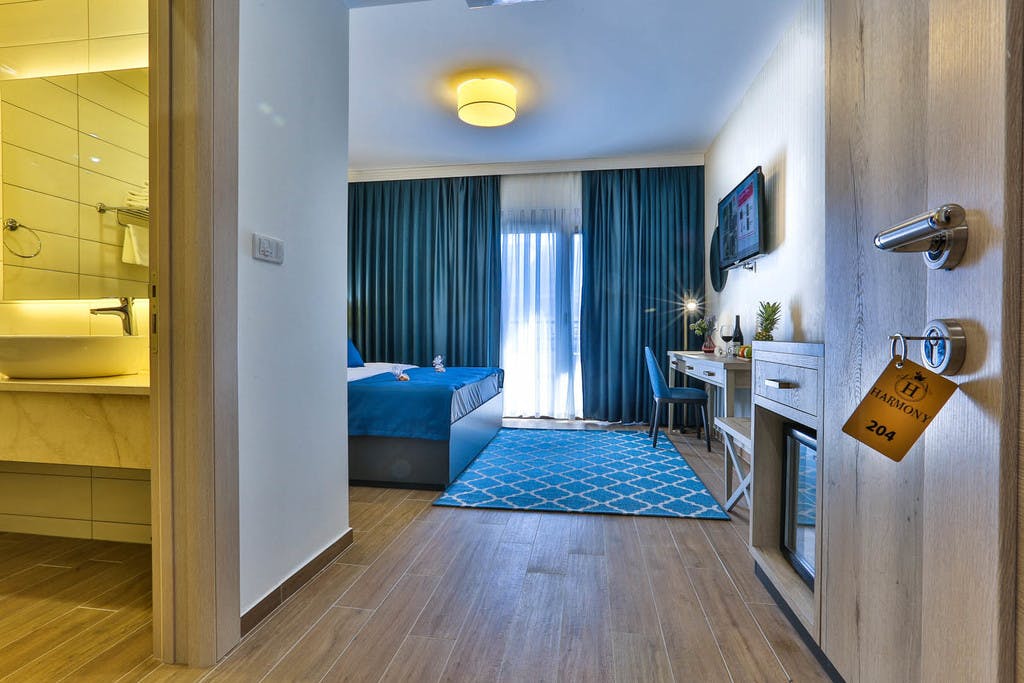 Hotel Harmony by Aycon - Jesen v Petrovcu, Petrovac, Črna gora - 262 EUR - 3x nočitev v dvoposteljni Standard sobi s pogledom na gore za 2 osebi, Zajtrk